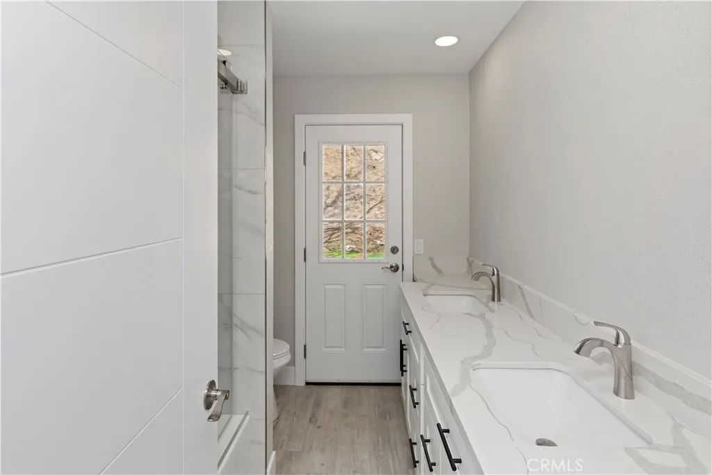 1507 Mariposa Drive, Corona, California 92879 home-pic-21